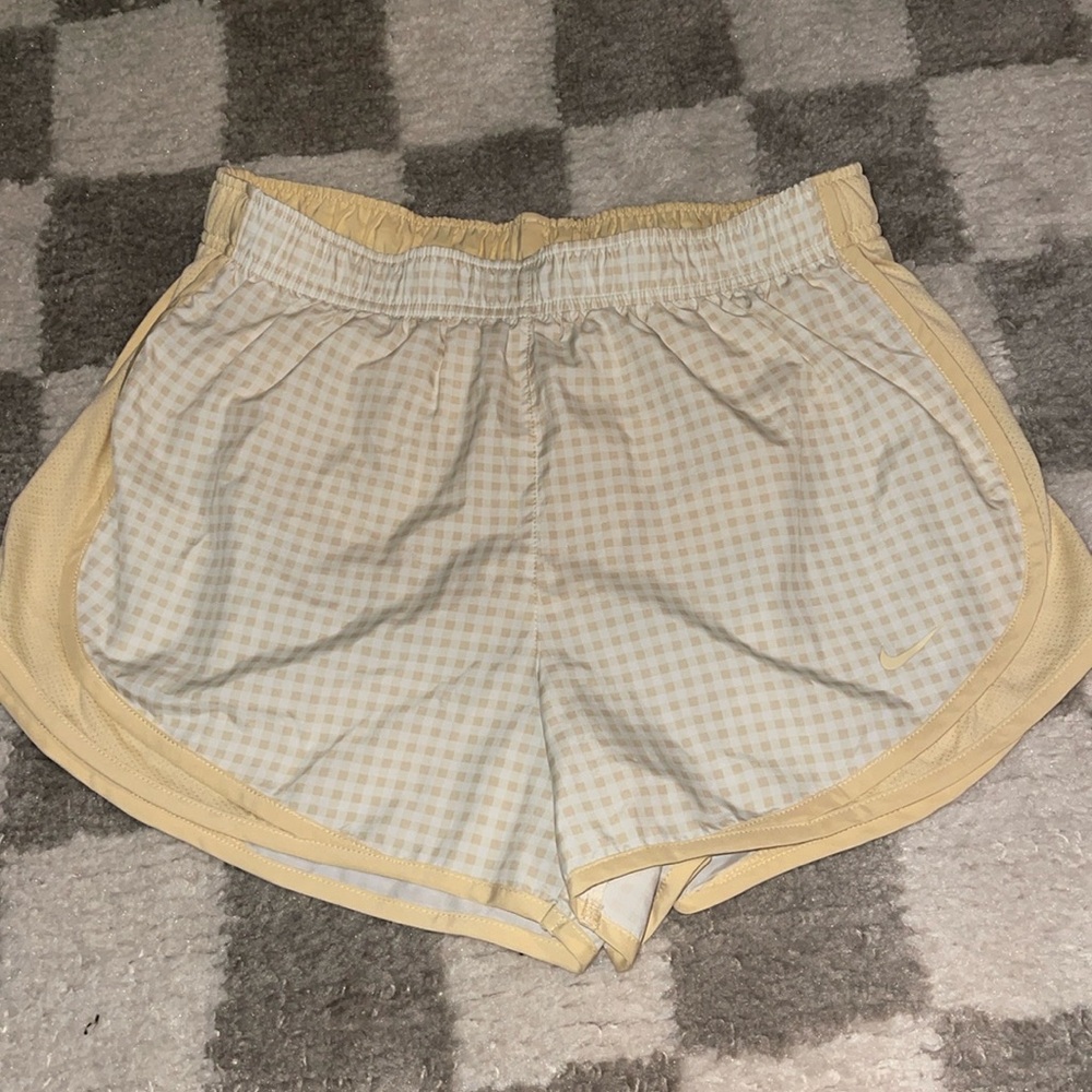 Nike shorts size medium